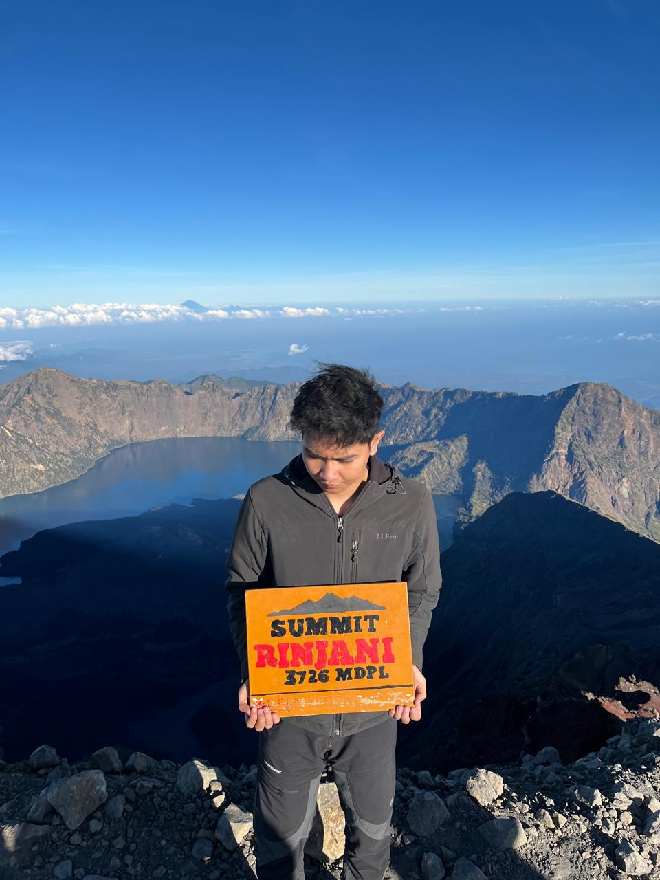 Beny Ronald at Summit Mount Rinjani 3726 MDPL