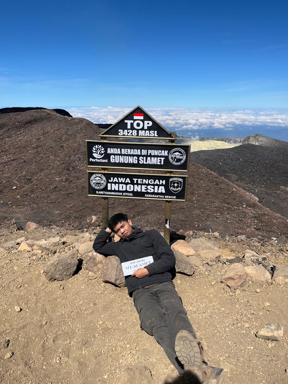 Beny Ronald at Summit Mount Slamet 3428 MDPL